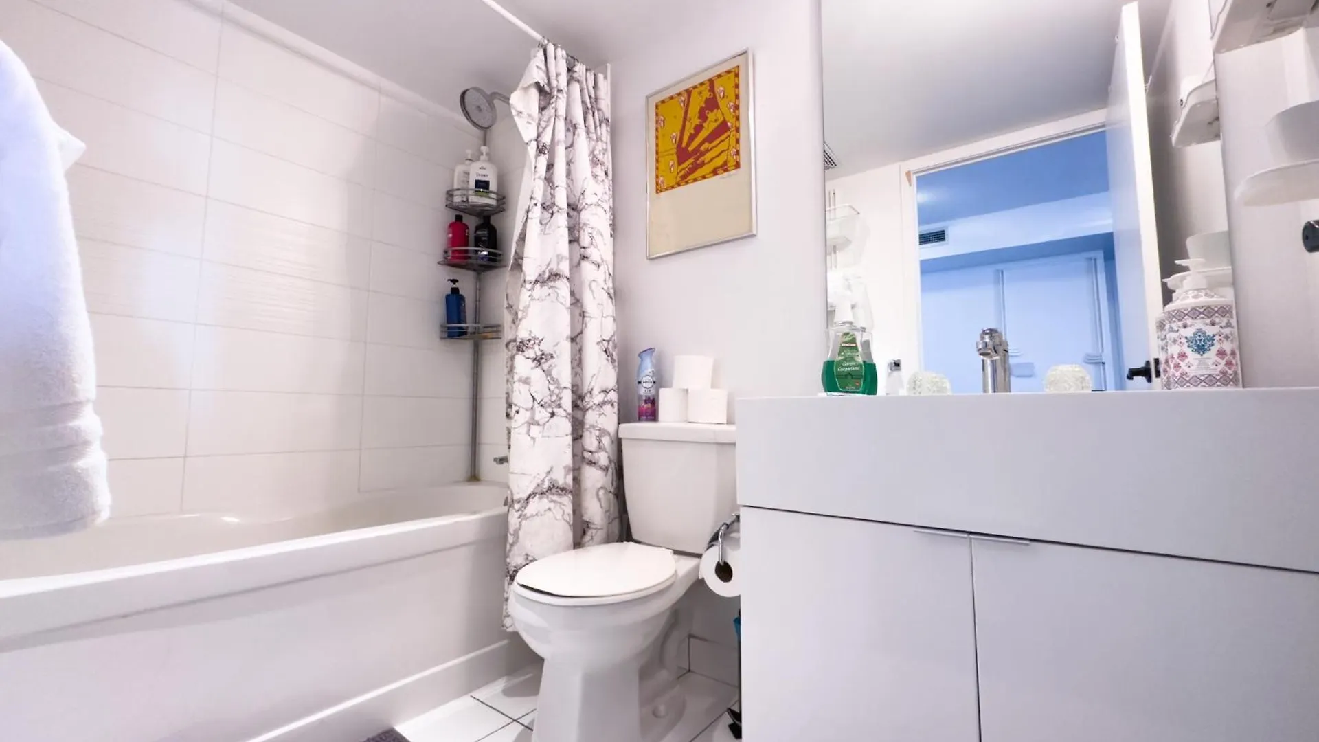 Comfy Suites 2 Beds Lakeview Cn Tower Free Parking Toronto 0*,  Canada