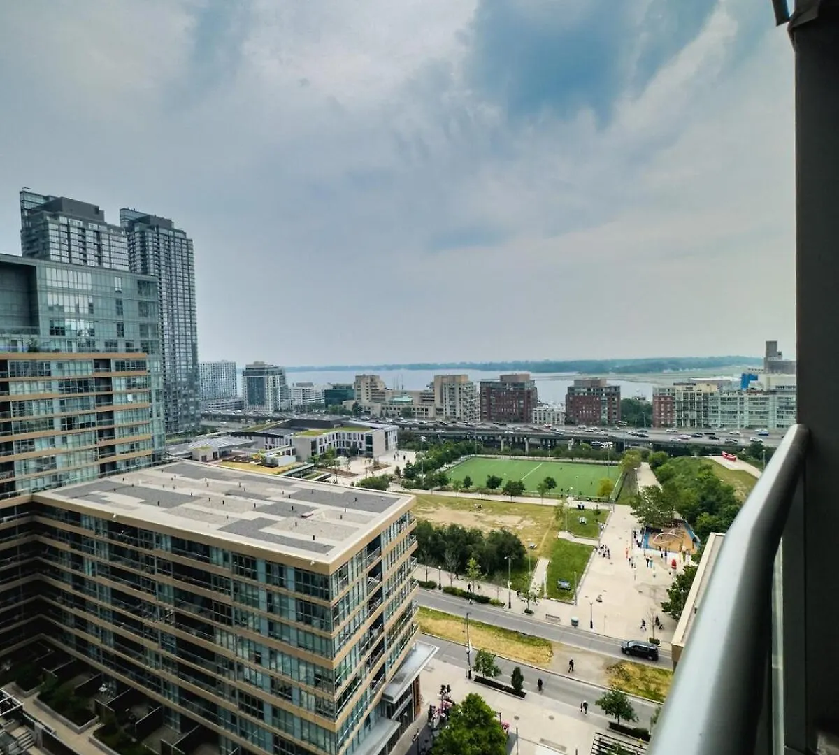 Comfy Suites 2 Beds Lakeview Cn Tower Free Parking Toronto