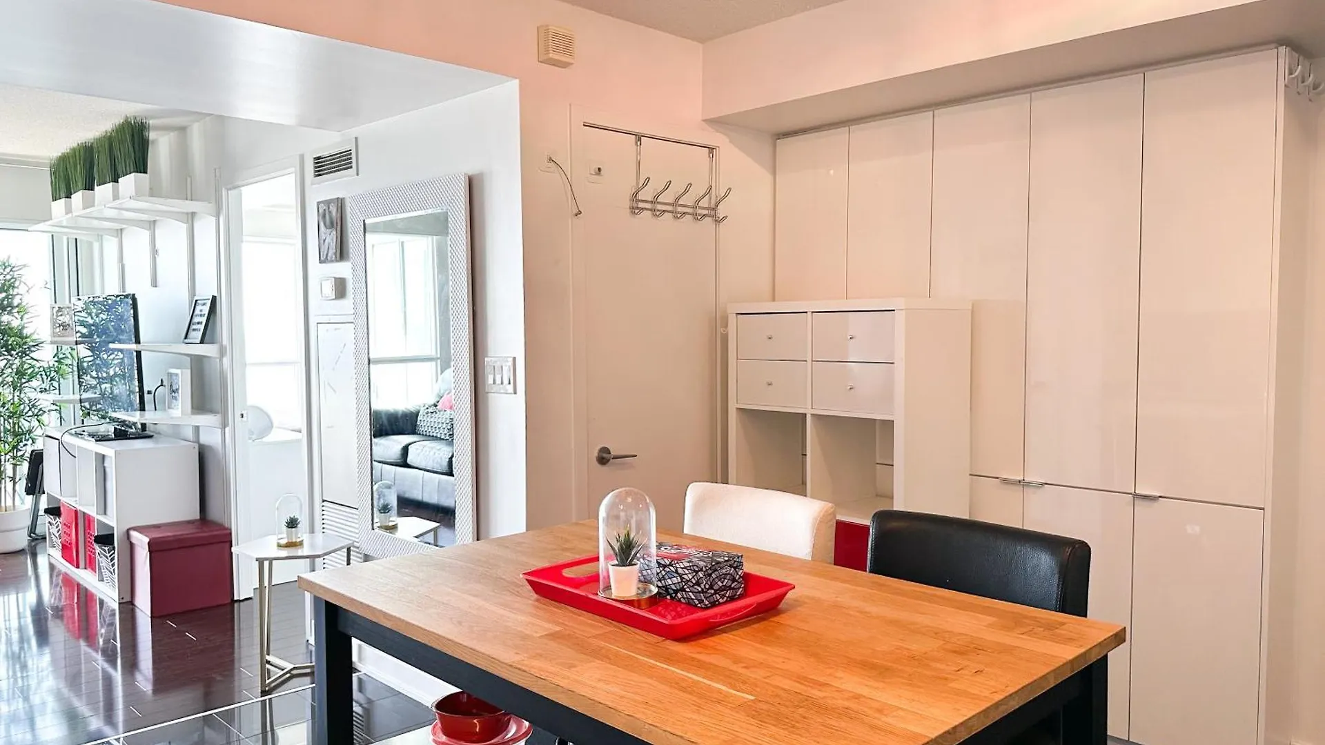 Comfy Suites 2 Beds Lakeview Cn Tower Free Parking Toronto Apartment
