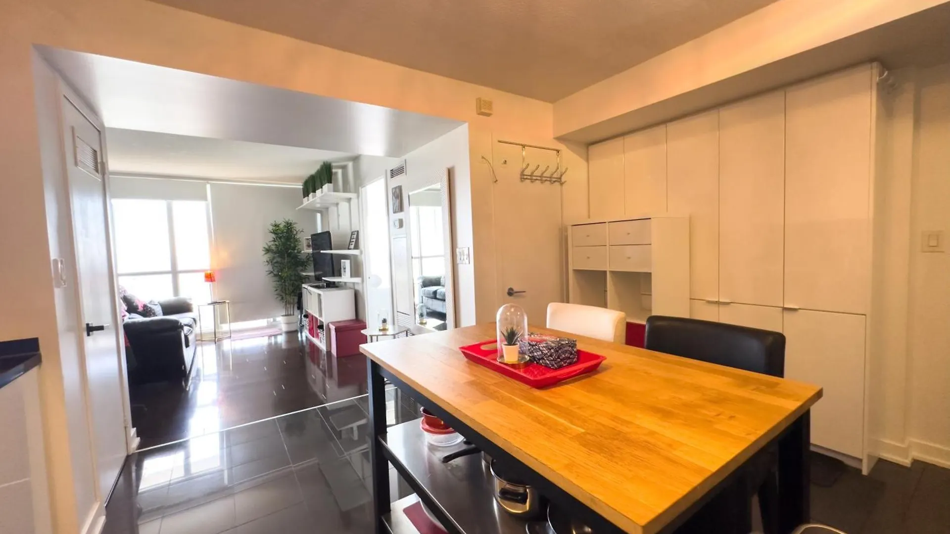 Apartment Comfy Suites 2 Beds Lakeview Cn Tower Free Parking Toronto Canada