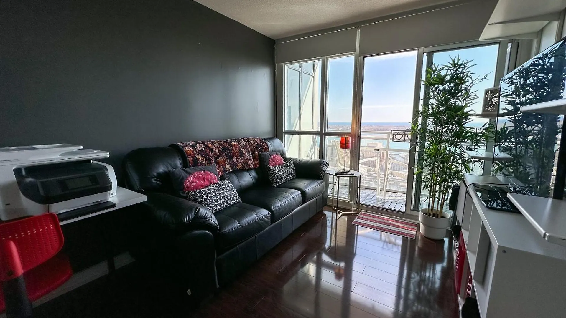 Apartment Comfy Suites 2 Beds Lakeview Cn Tower Free Parking Toronto Canada